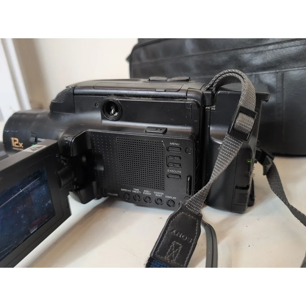 Sony Handycam Video 8 Camcorder With Accessories CCD-FX730V + Bag And Remote